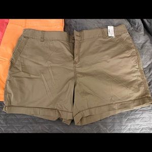 NWT! Classic khaki shorts!